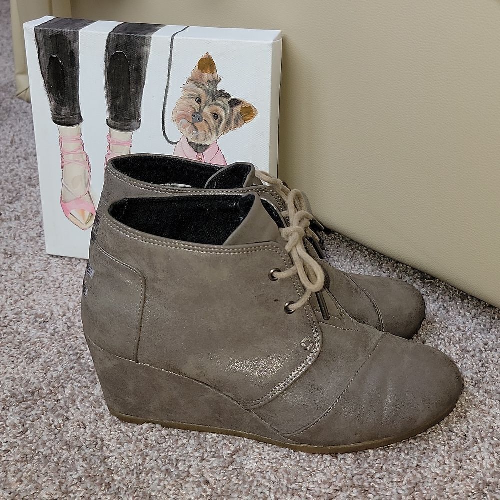 Toms Desert Wedge Heel Shimmer Suede Ankle Boot Booties 740810 Womens Size 8.5